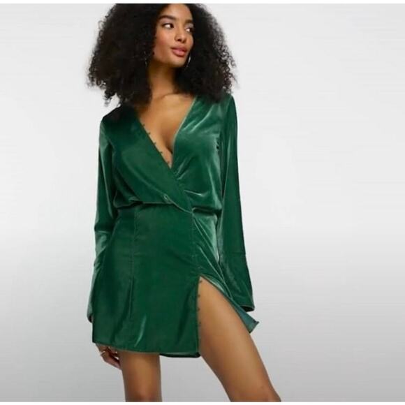ASOS DESIGN 10 crushed velvet bias cut mini dress with button detail dark green - Picture 1 of 11